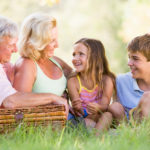 Cum e să locuiești cu bunicii?