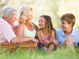 Cum e să locuiești cu bunicii?